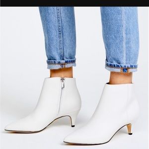Sam Edelman>Kadison pointed toe kitten heel bootie SOLD OUT. GUC.
